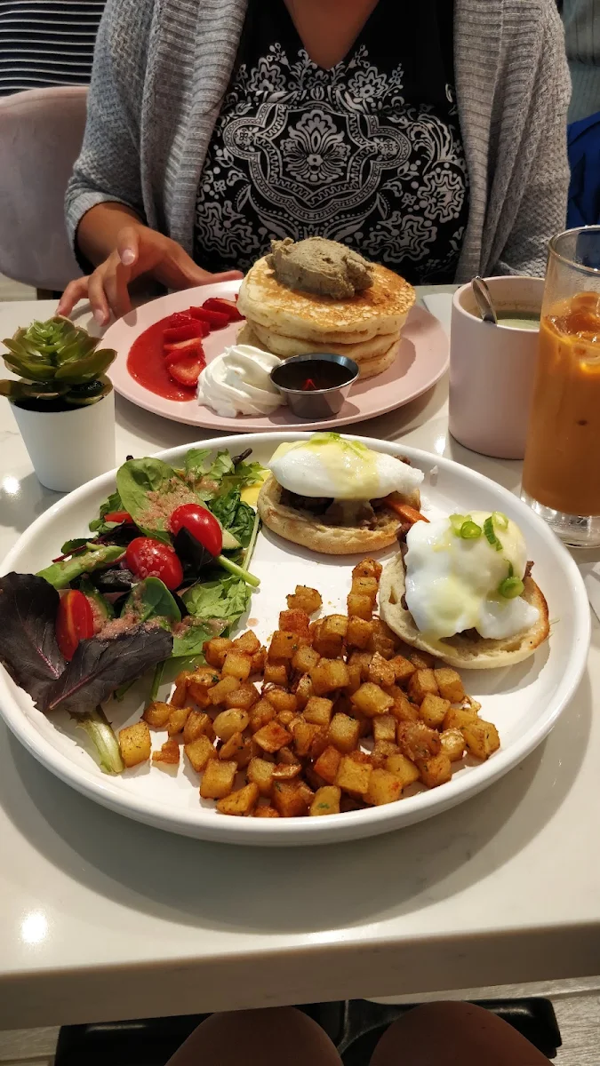 Bulgogi Eggs Benedict