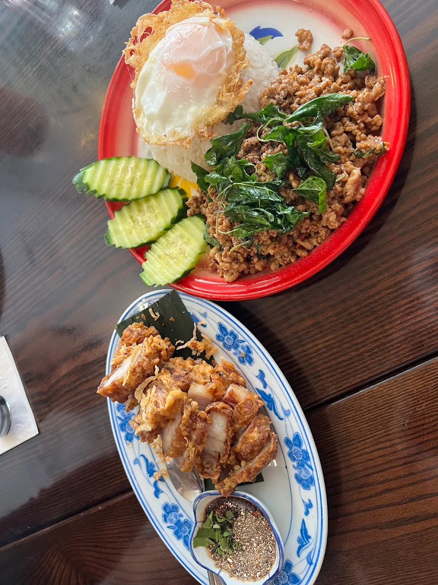 pad kra pao kai dao ข้าวกระเพราไข่ดาว