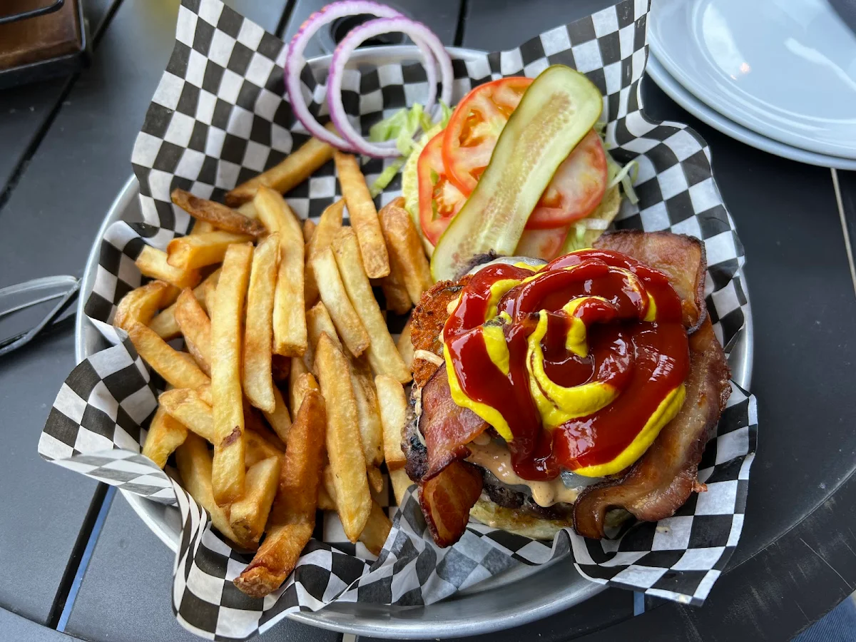 Highlights, Chuck’s Roadhouse Bar and Grill