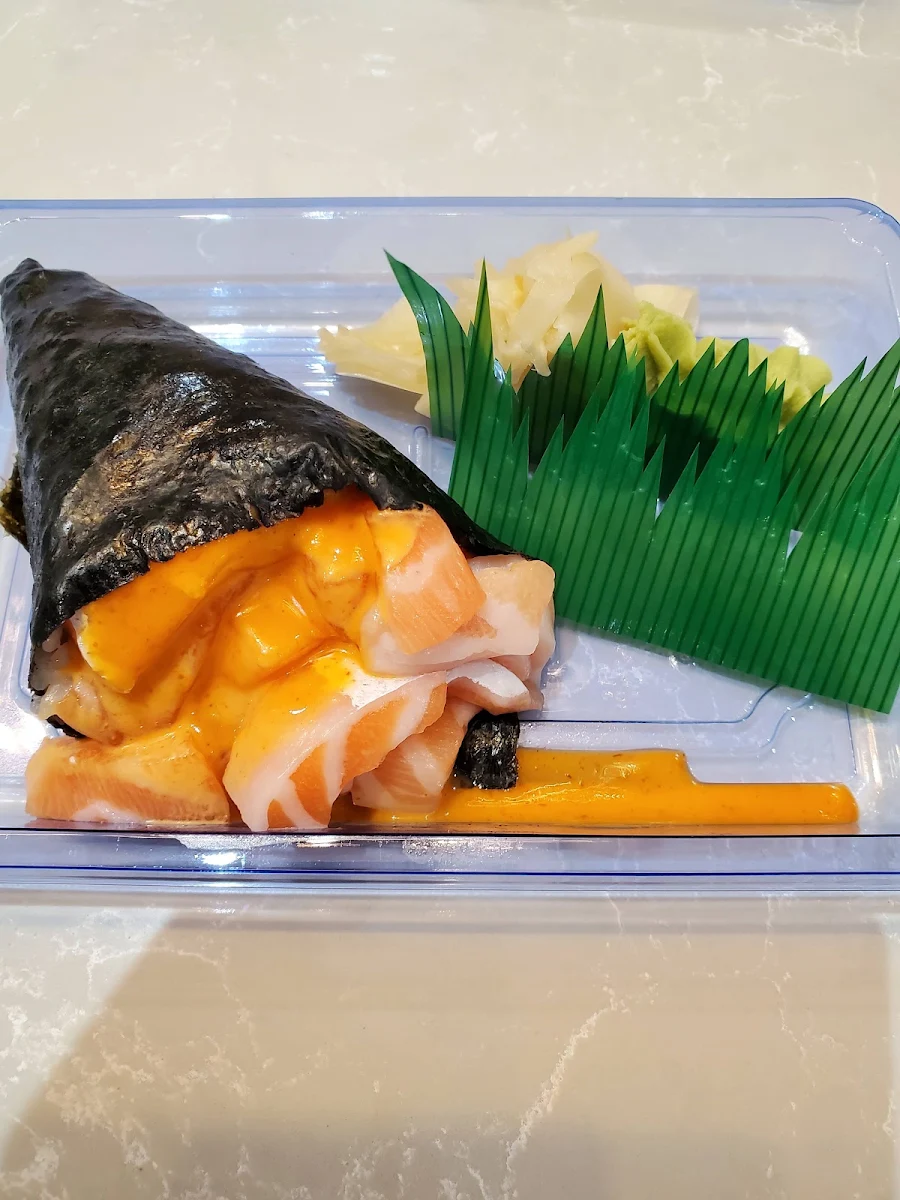 Salmon Hand Roll