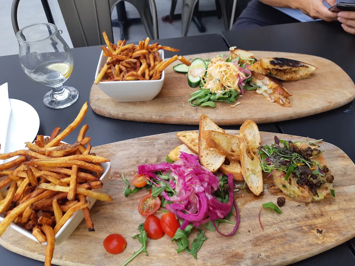 Tartare de Saumon Et Grilled Cheese