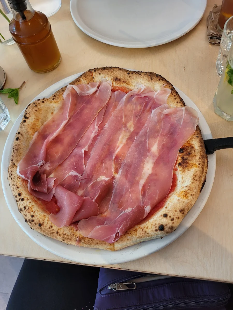 Luca Prosciutto Pizza