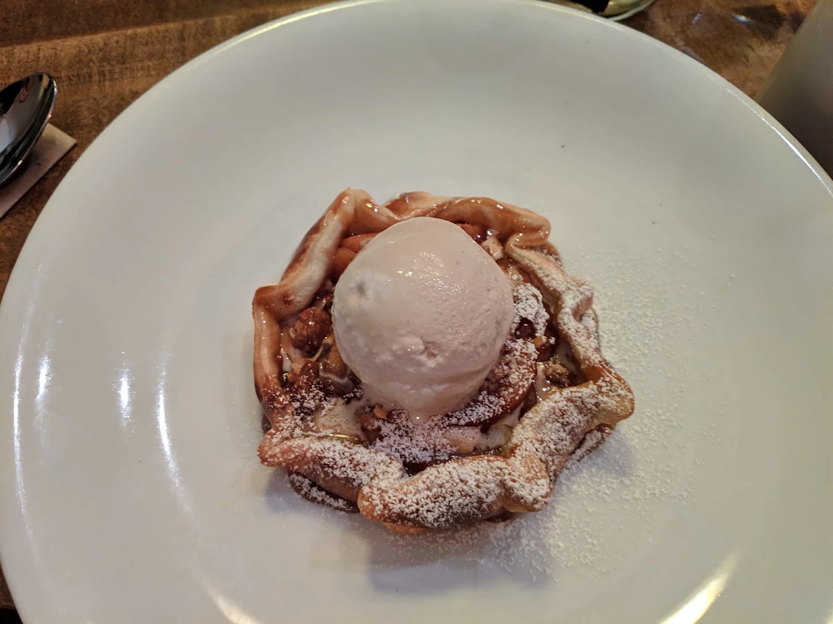 Apple Pie with Ice Cream