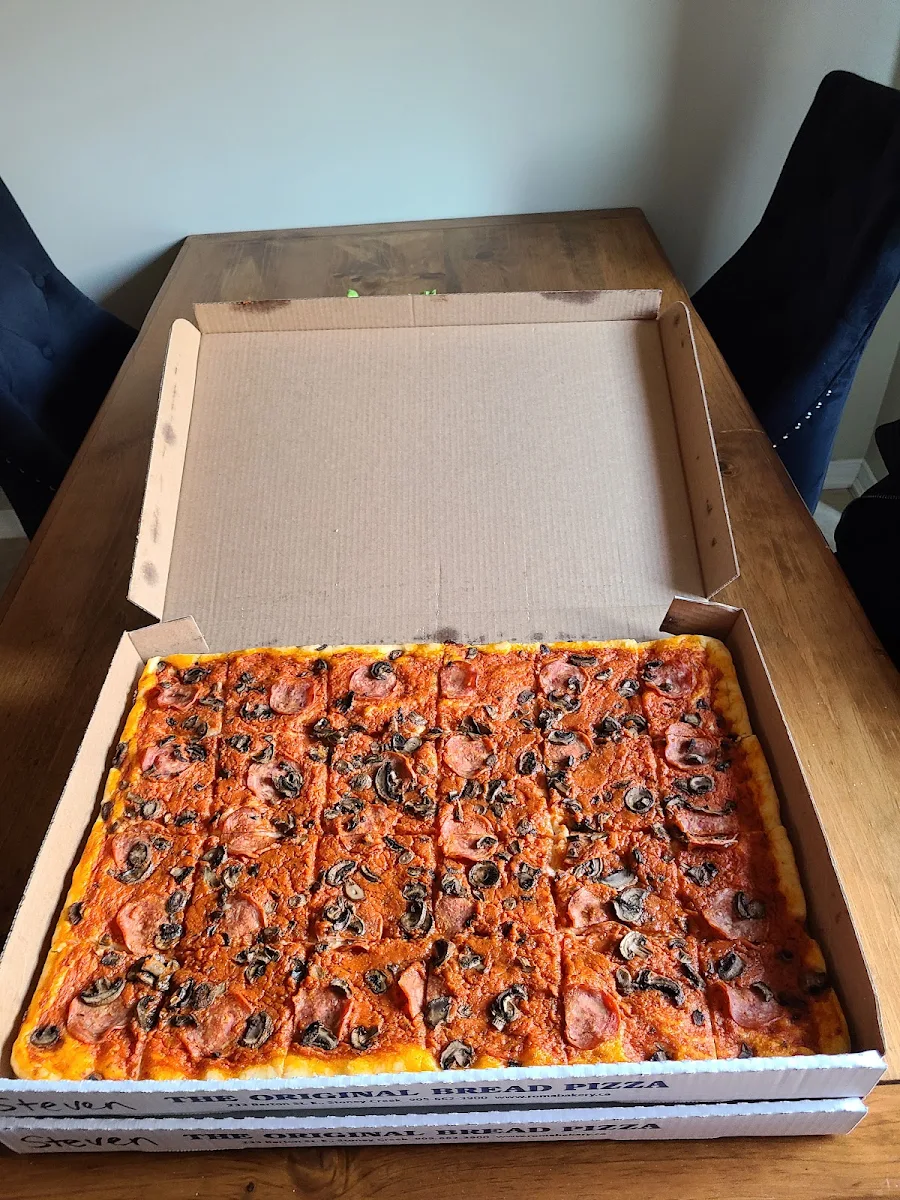 Roma Pizza - Pepperoni and Mushrooms