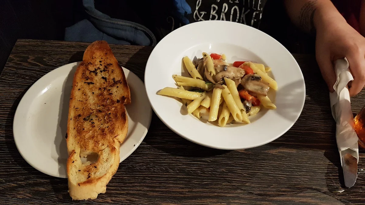 Prawn Penne with Garlic Toast