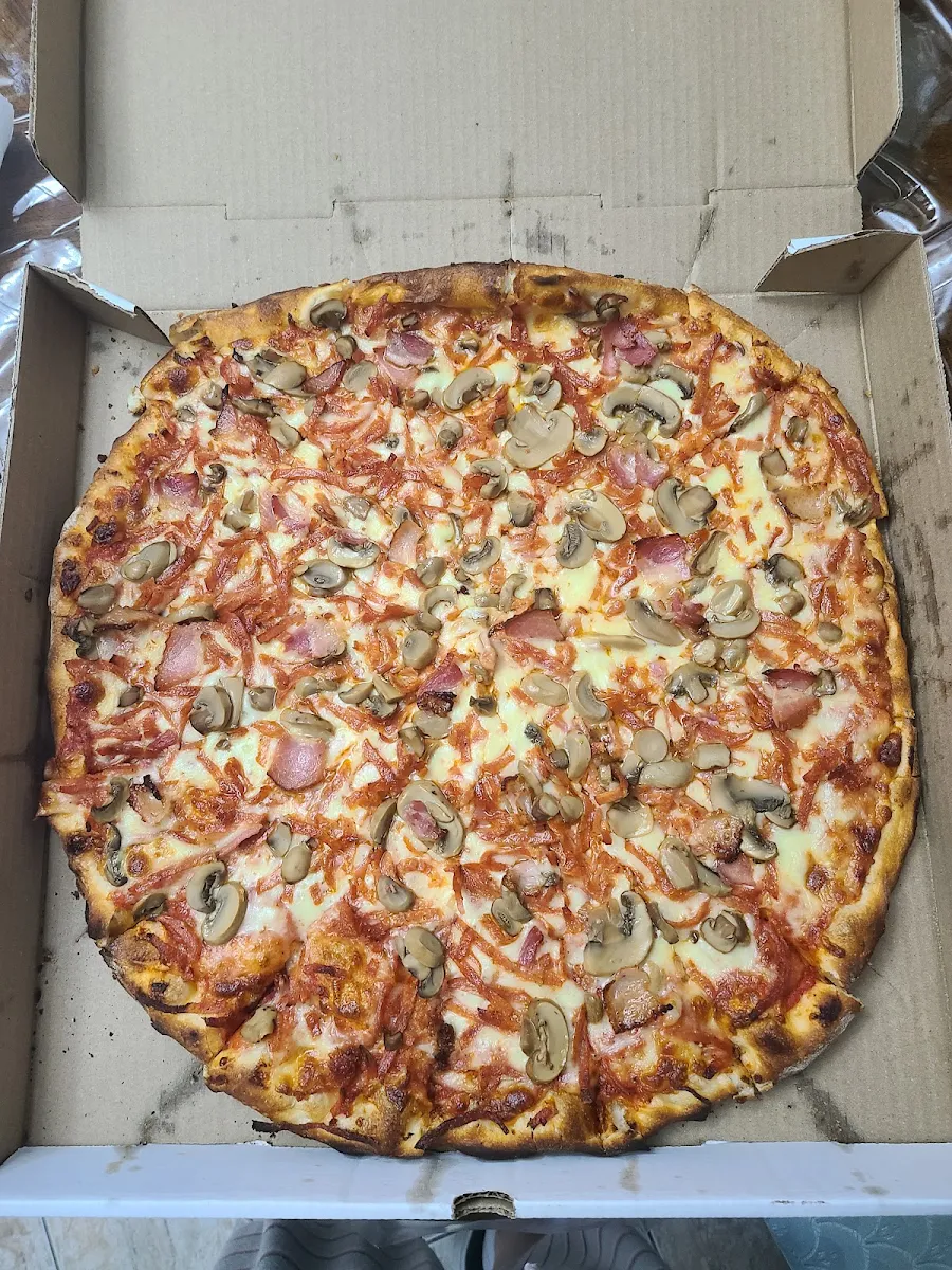 Bacon Mushroom Pepperoni Pizza