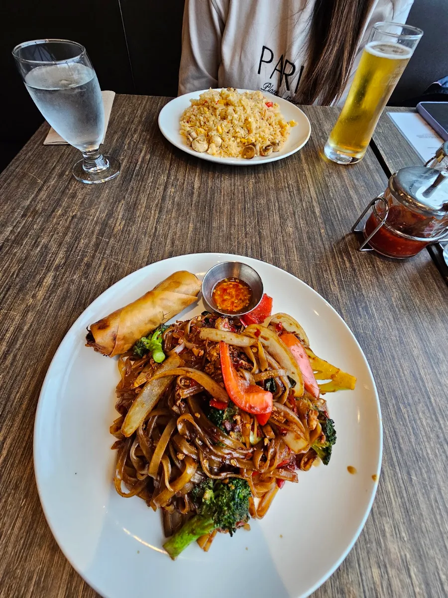 Drunken Noodles with Mixed Seafood