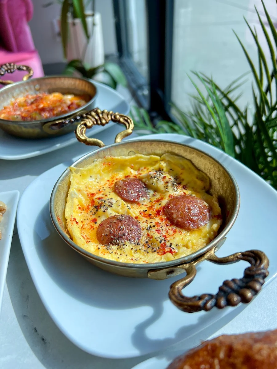 Sucuklu Yumurta