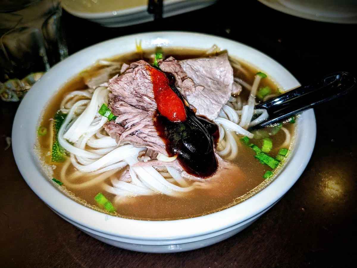 Rate and Raw Beef Pho