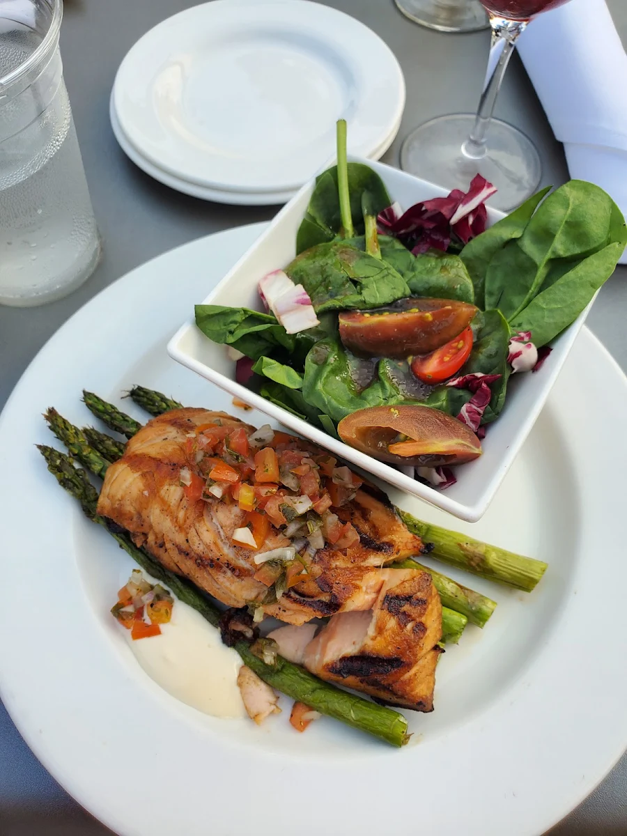 Seared Salmon Salad