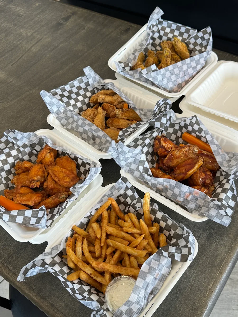 Chicken Wings with Fries