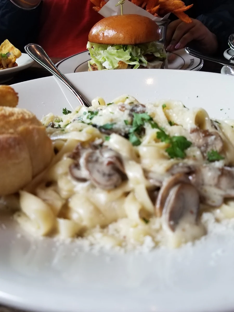 Fettuccine Alfredo with Mushrooms