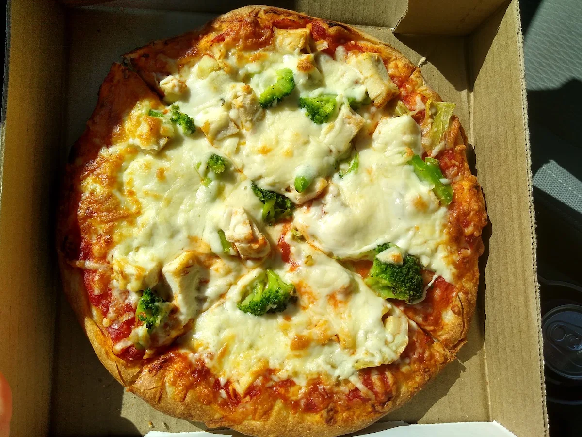 Small Pizza Chicken Broccoli and Artichokes
