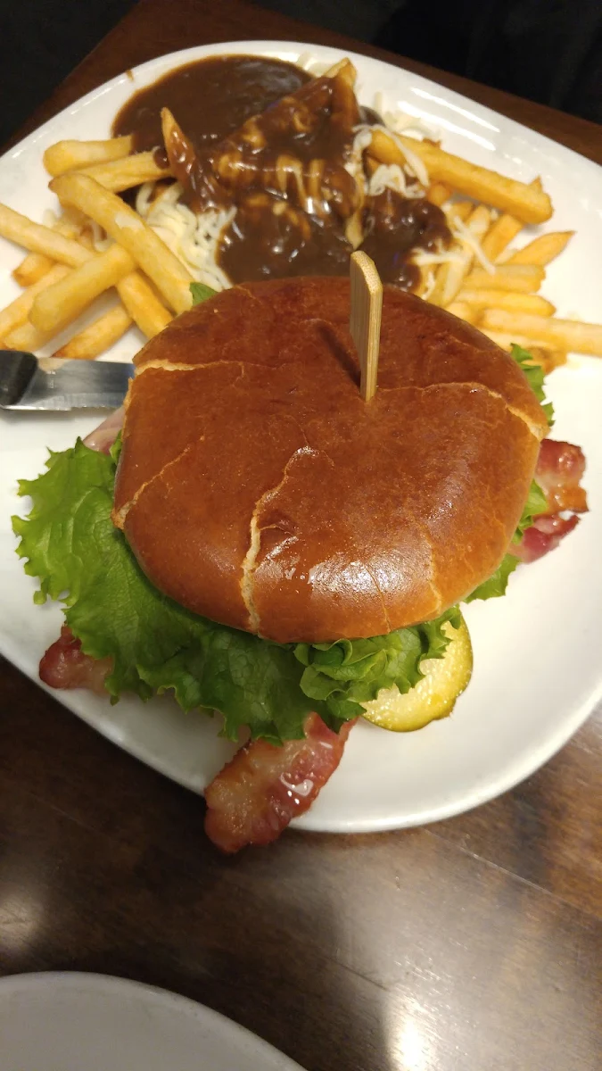 Double Bacon Cheeseburger and Puoutine