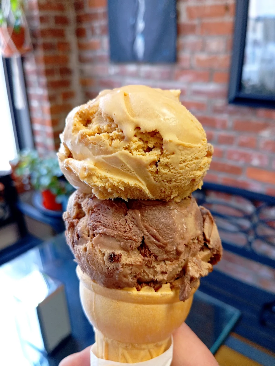 Gelato Caramel Salé Et Chocolat Noir Salted Caramel And Dark Chocolate Gelato
