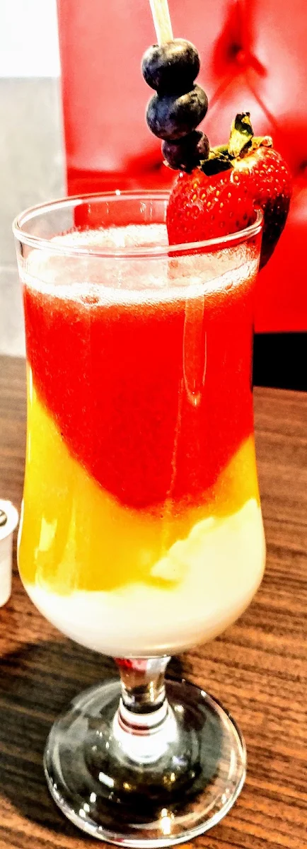 Jus Fraises Mangues Et Sur Lit de Yogourt