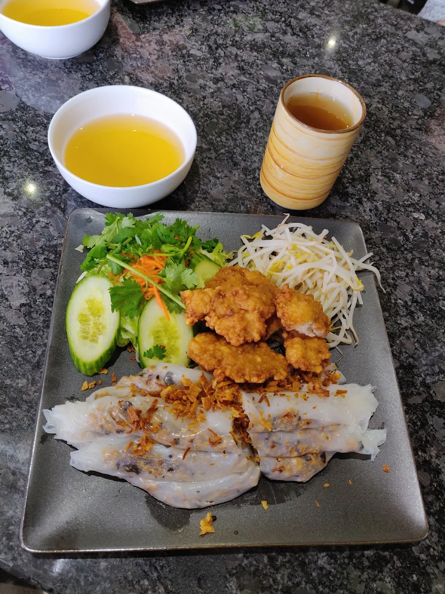 Banh Cuốn Chả Mực