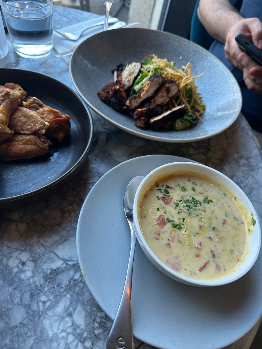 Earls Famous Clam Chowder