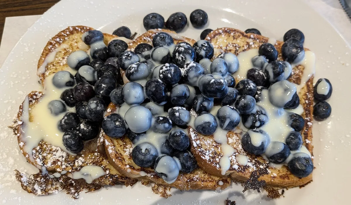 French Toast with Blueberries with English Cream