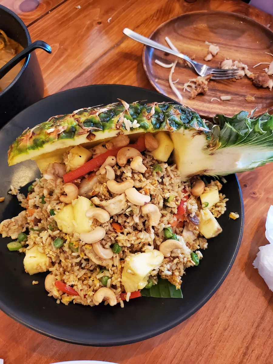 pineapple fried rice ข้าวผัดสัปปะรด