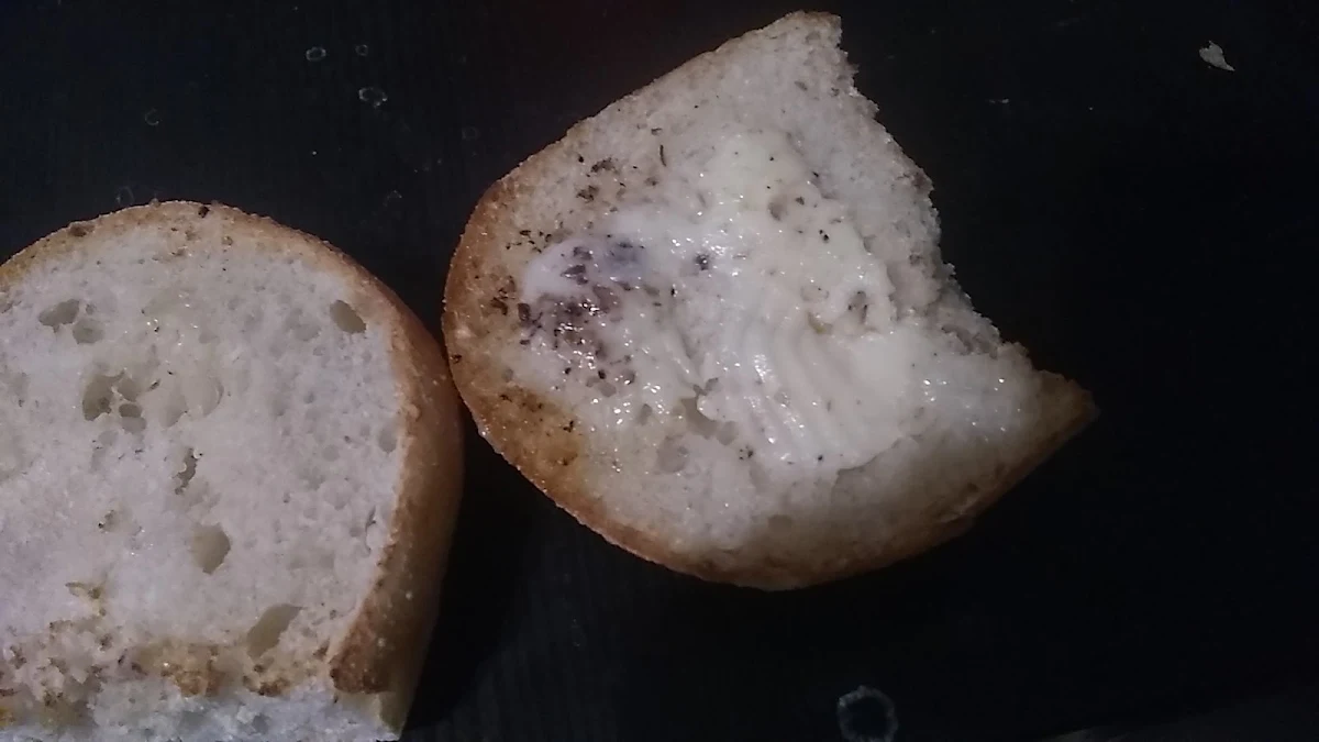 Plain Bagel with Barely Any Herb and Garlic Creamcheese