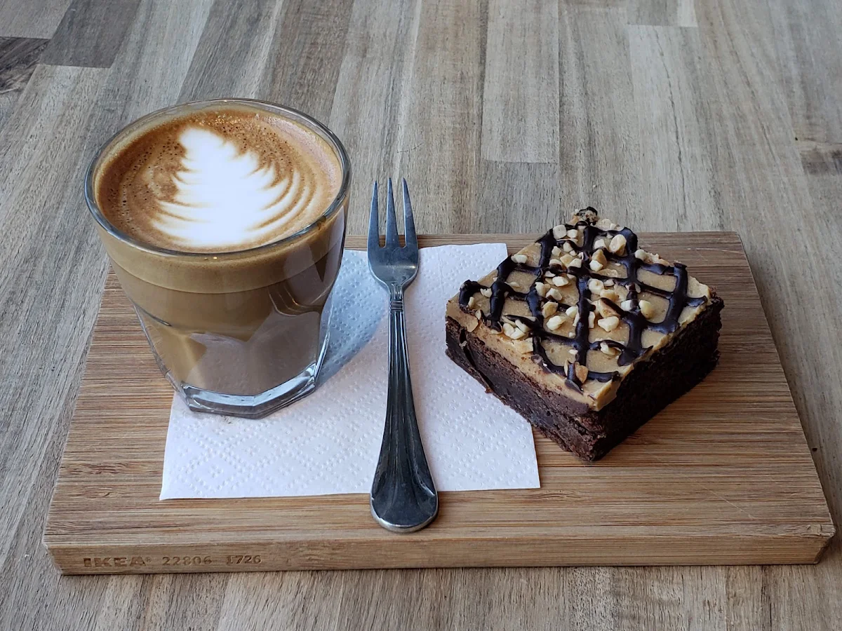 Cortado and Peanut Butter Cake
