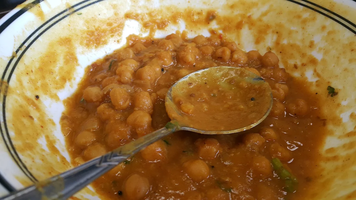 Halwa Poori Chana Masala