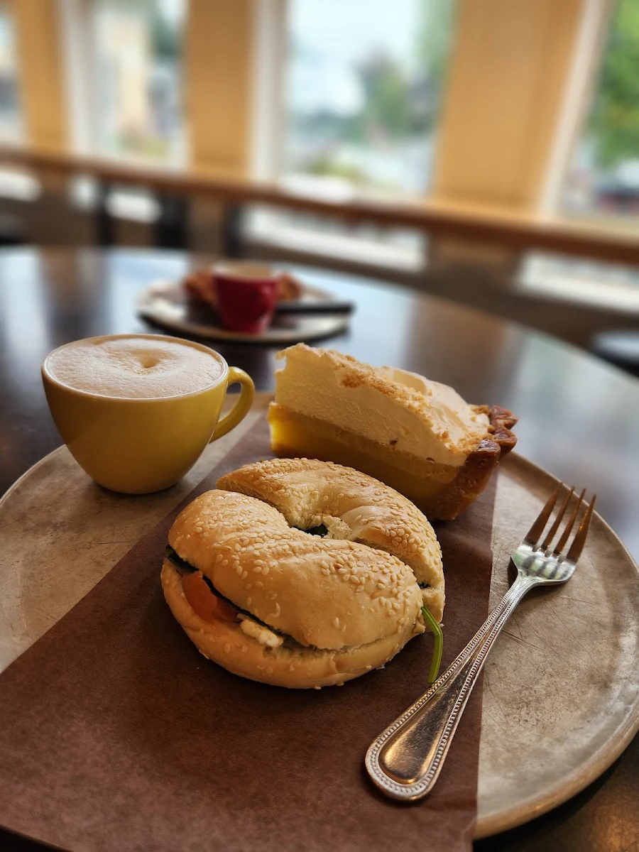 Bagel Saumon Fumé Et Tarte À la Lime Citron