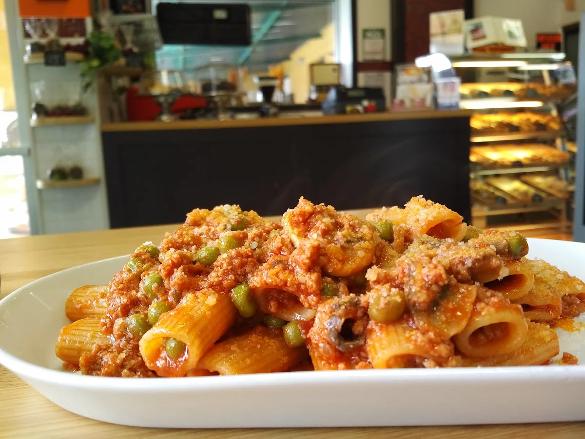 Pasta Bolognese with Mushrooms & Peas