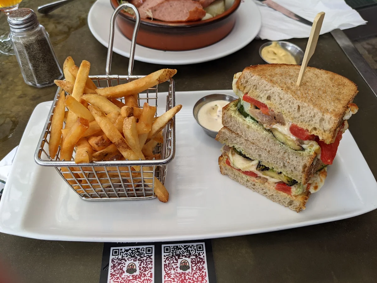 Grilled Veggie Sandwich with Cheese