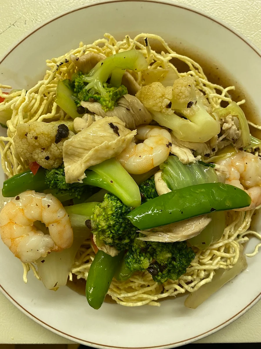 Stir Fried Seafood with Vegetables on Egg Noodle