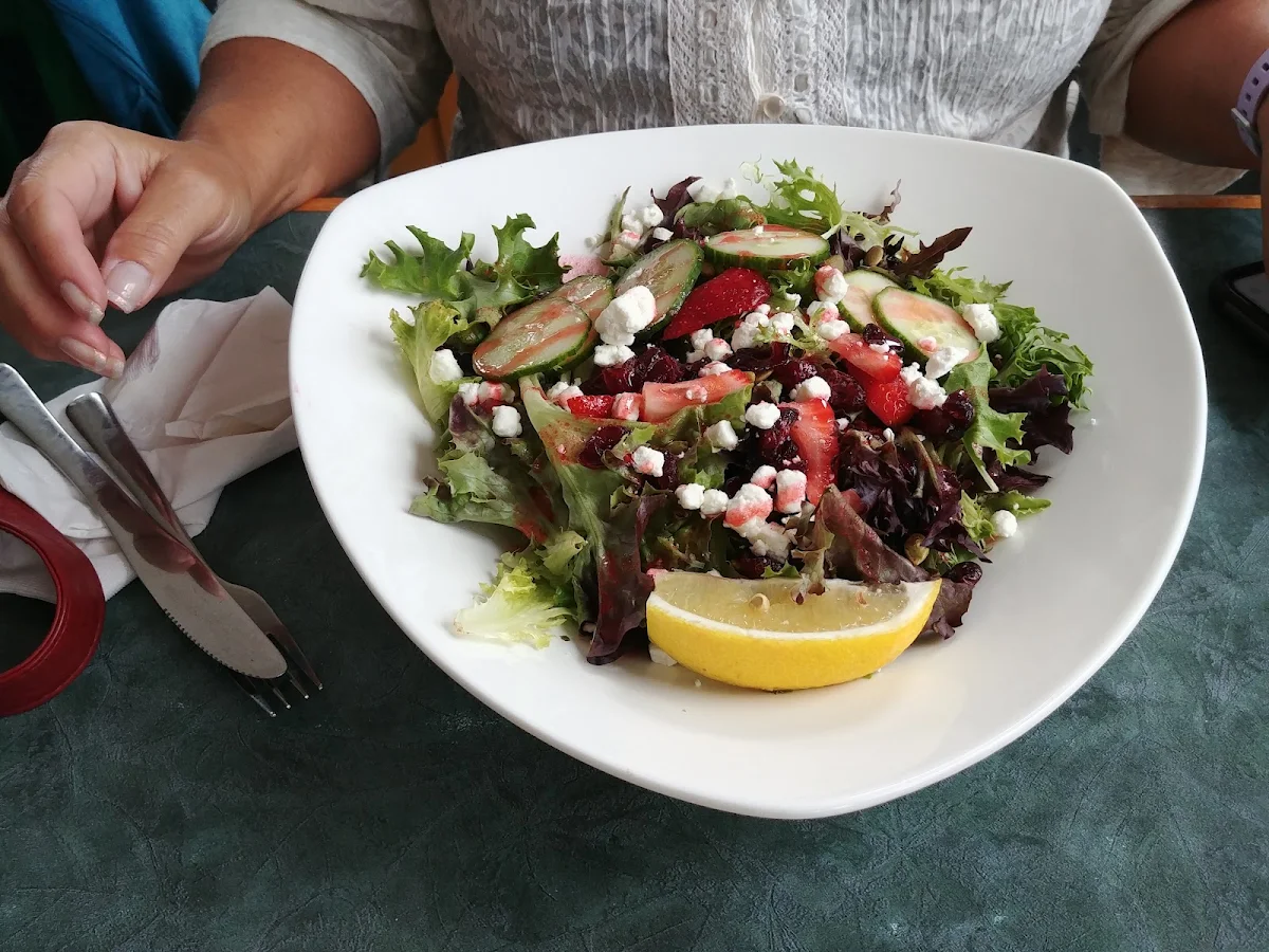 Island Berry Salad