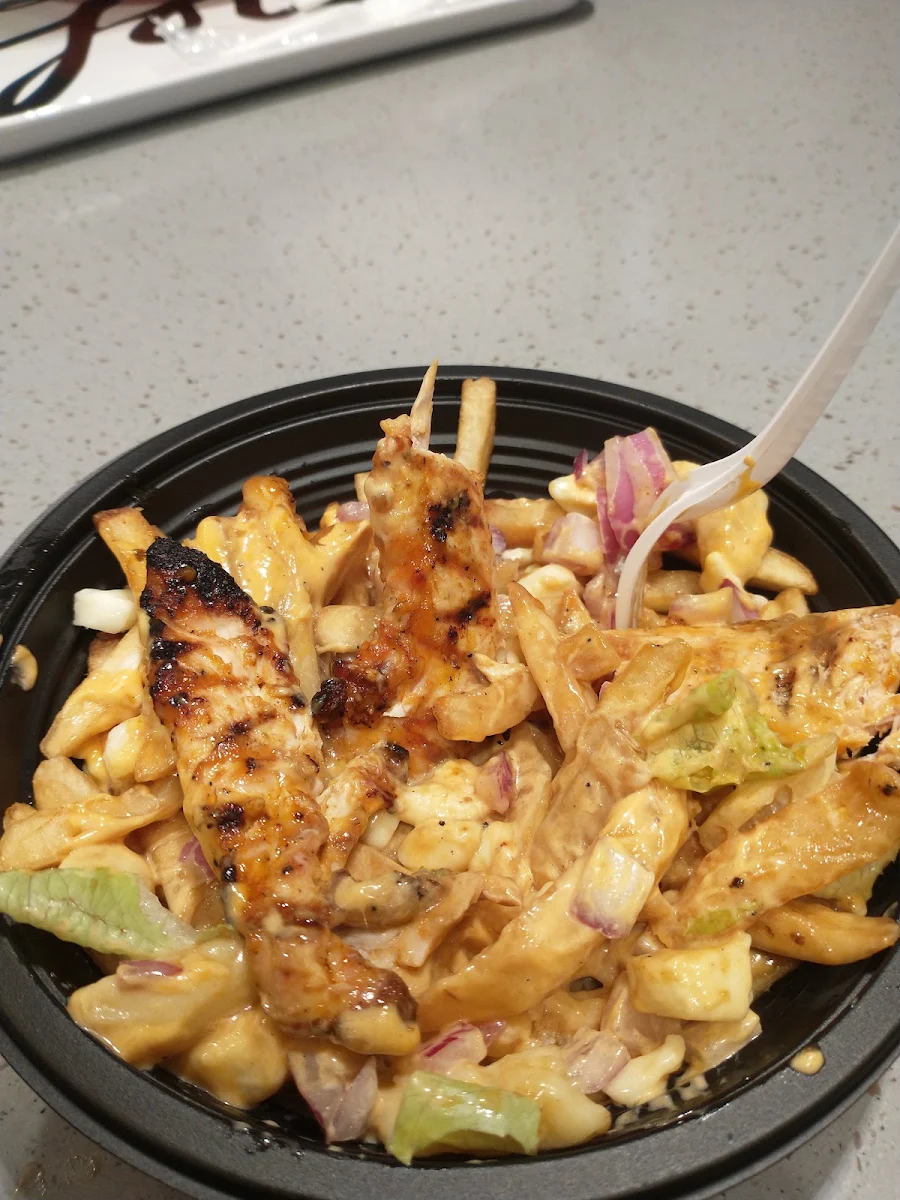 Poutine Poulet Rouge