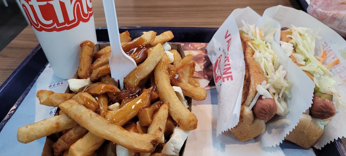 Trio Hot Dog Poutine