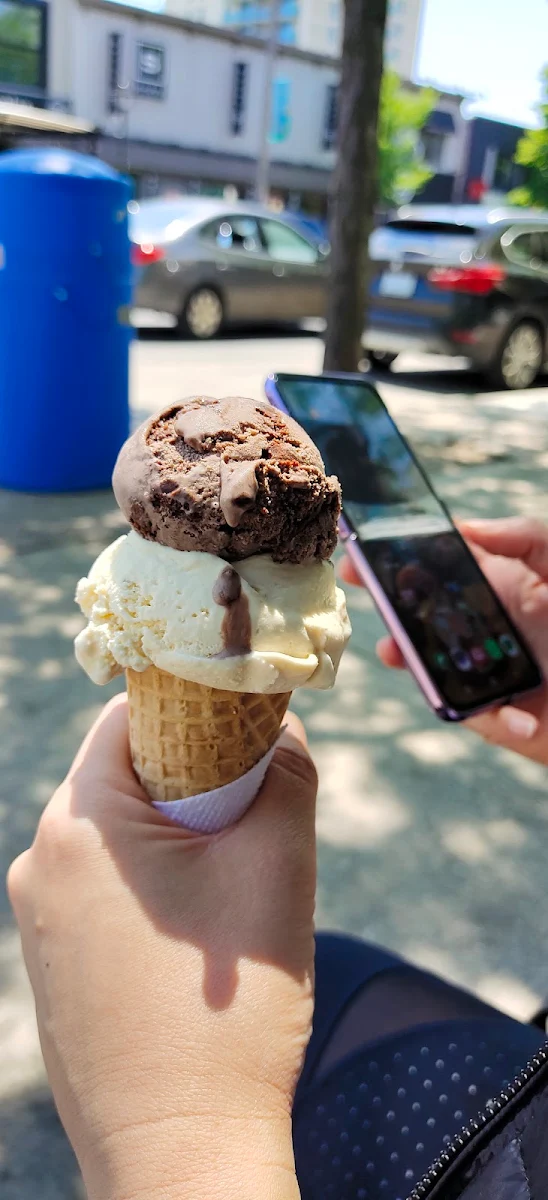 Brownies Rum Raisin Cone
