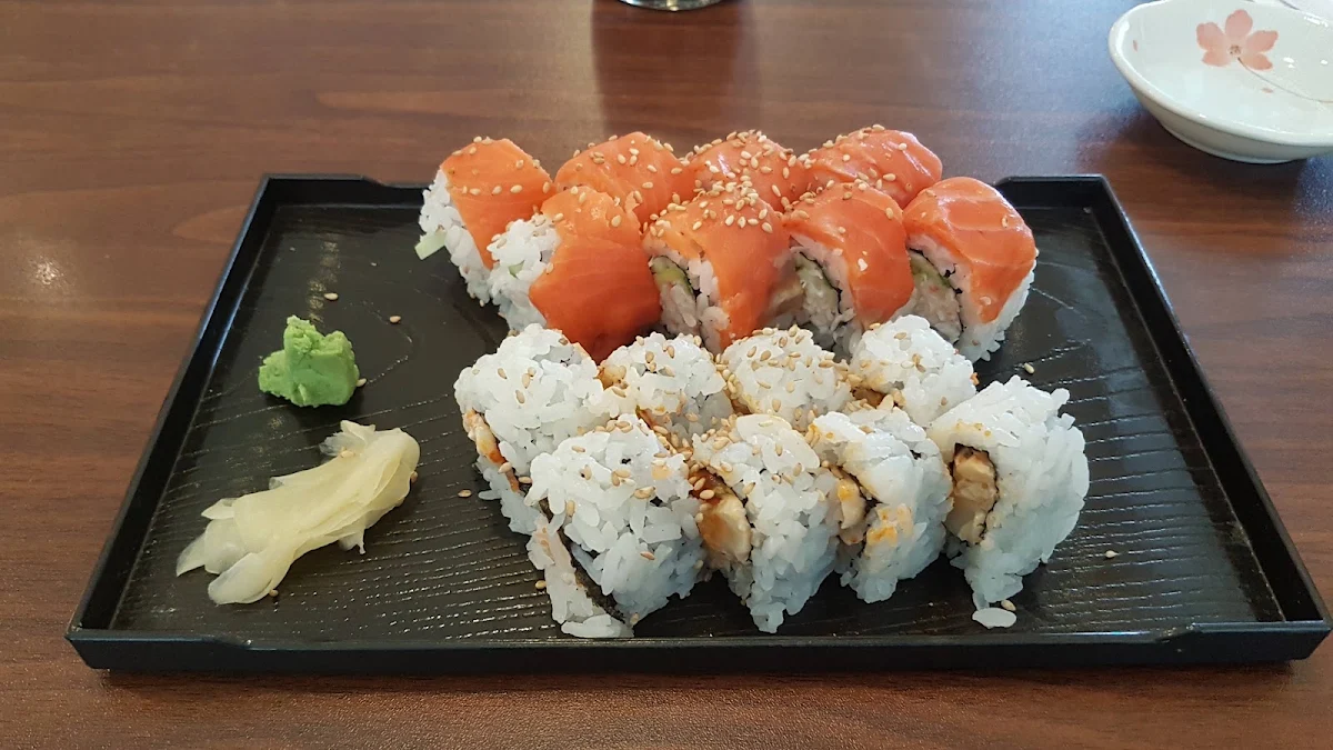 Alaska and Scallop Roll