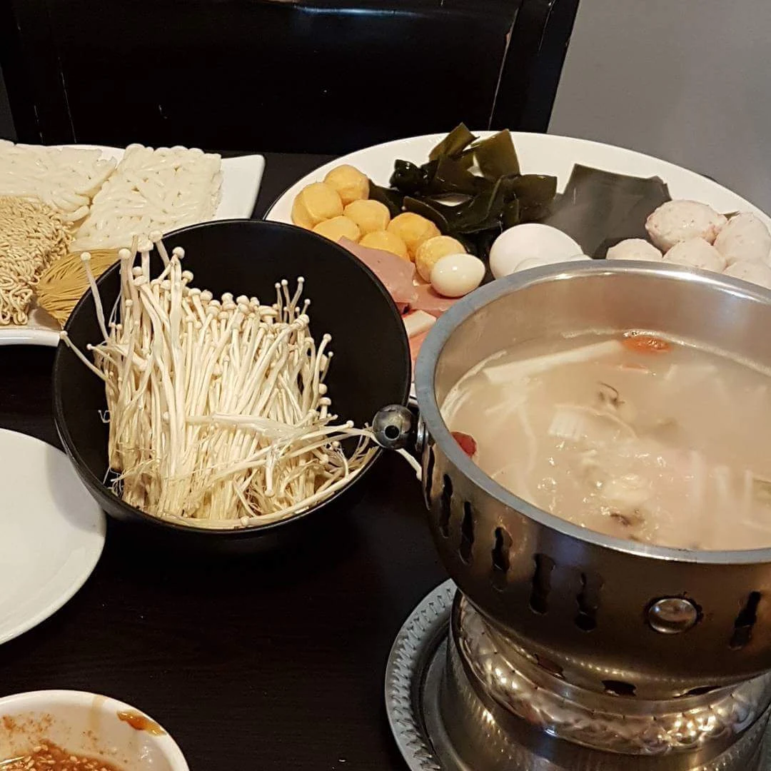 Hot Pot Soup Base and Raw Foods