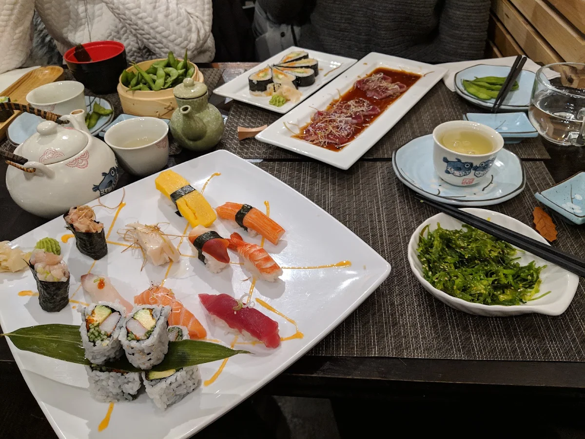 Osaka Set Seaweed Salad Tuna Set and Tempura Shrimp Sushi