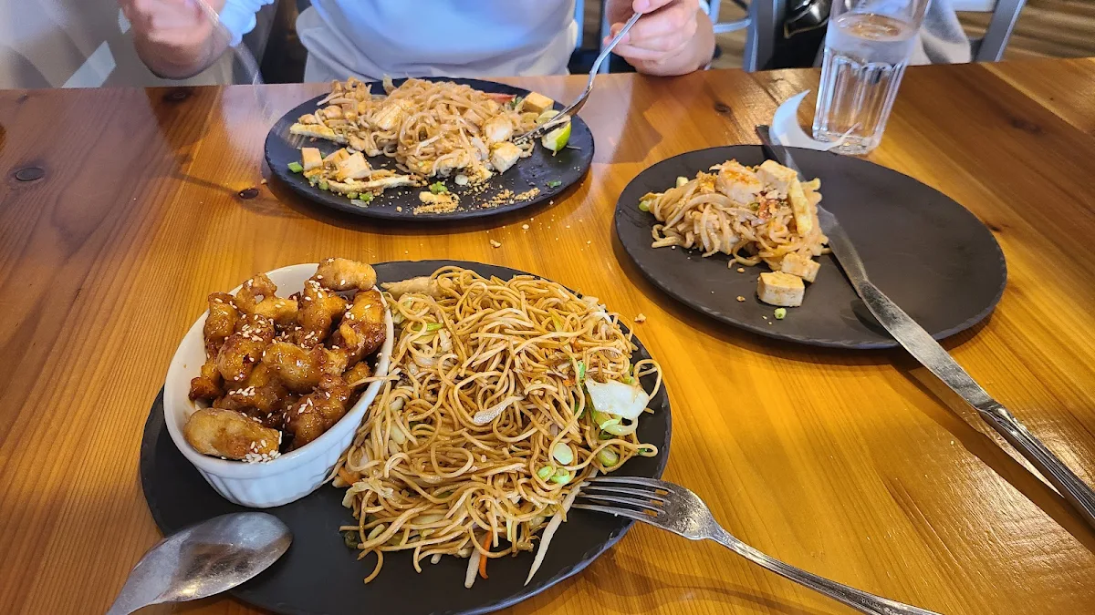 Sesame Chicken Lunch Combo
