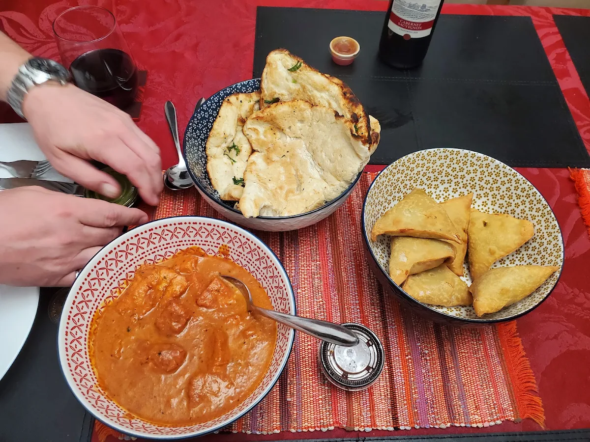 Garlic Naan Bread Butter Chicken Samosa