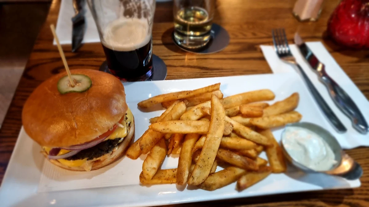 The Main Burger, State & Main
