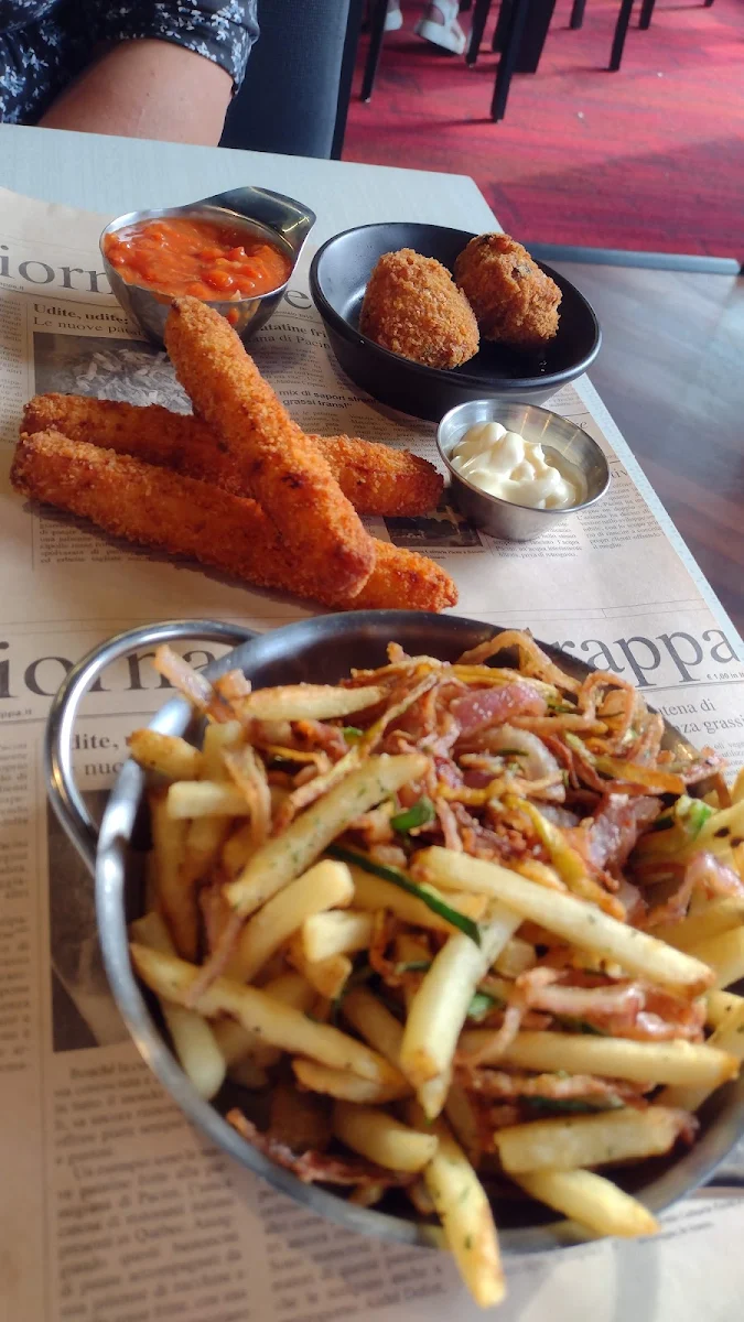Frites Parmigiana Parmigiana Fries