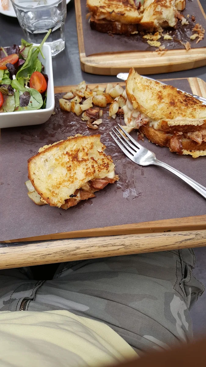 Grilled Brie and Pear Sandwich