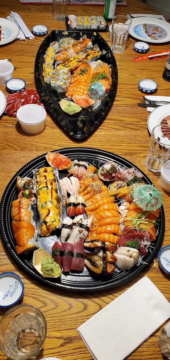 Tottenham Sashimi & Sushi Combination