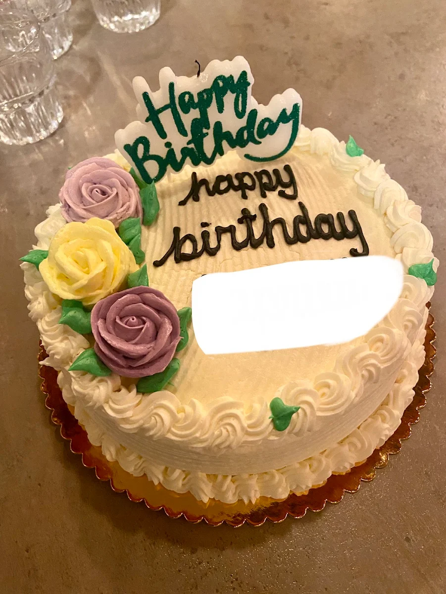 Red Velvet Cake w Regular White Icing