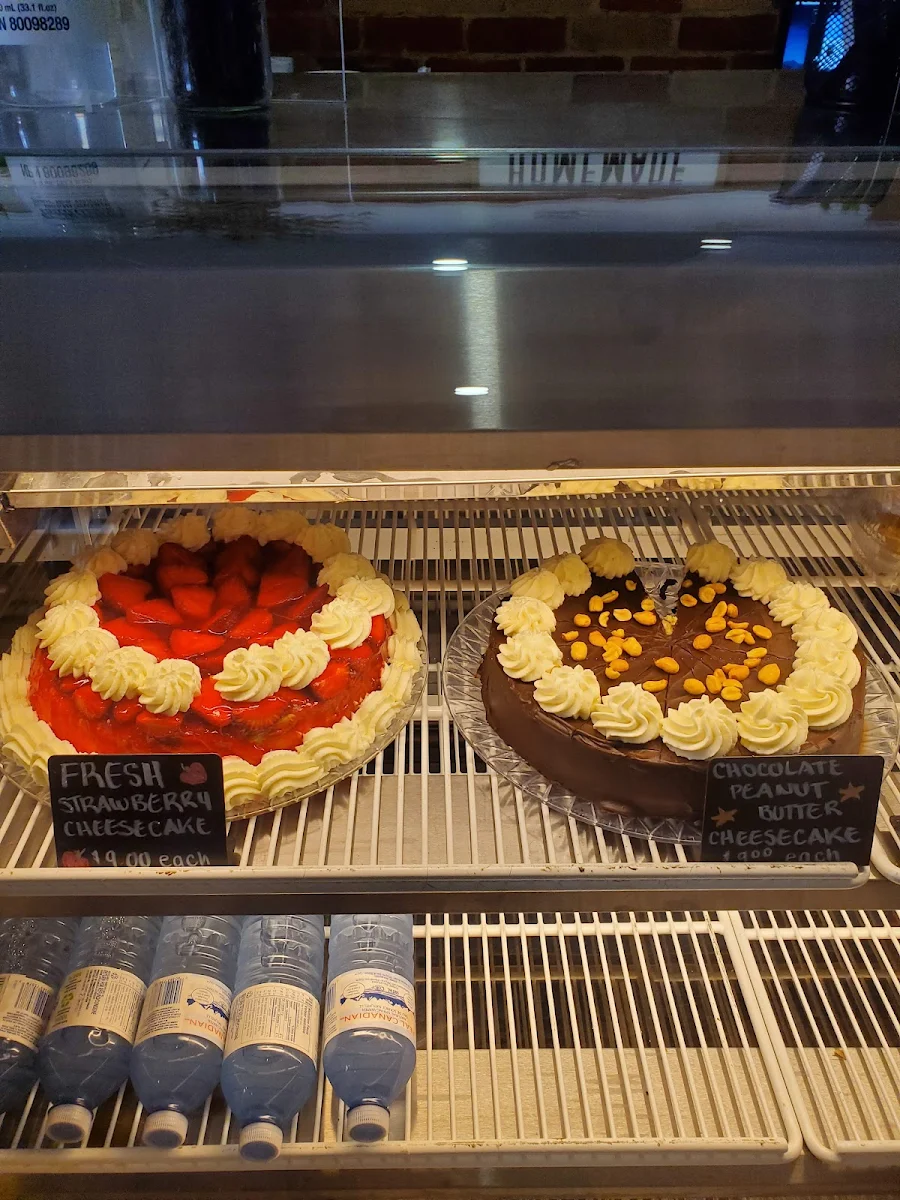 Strawberry Cheese Cake and Peanut Butter Cheese Cake
