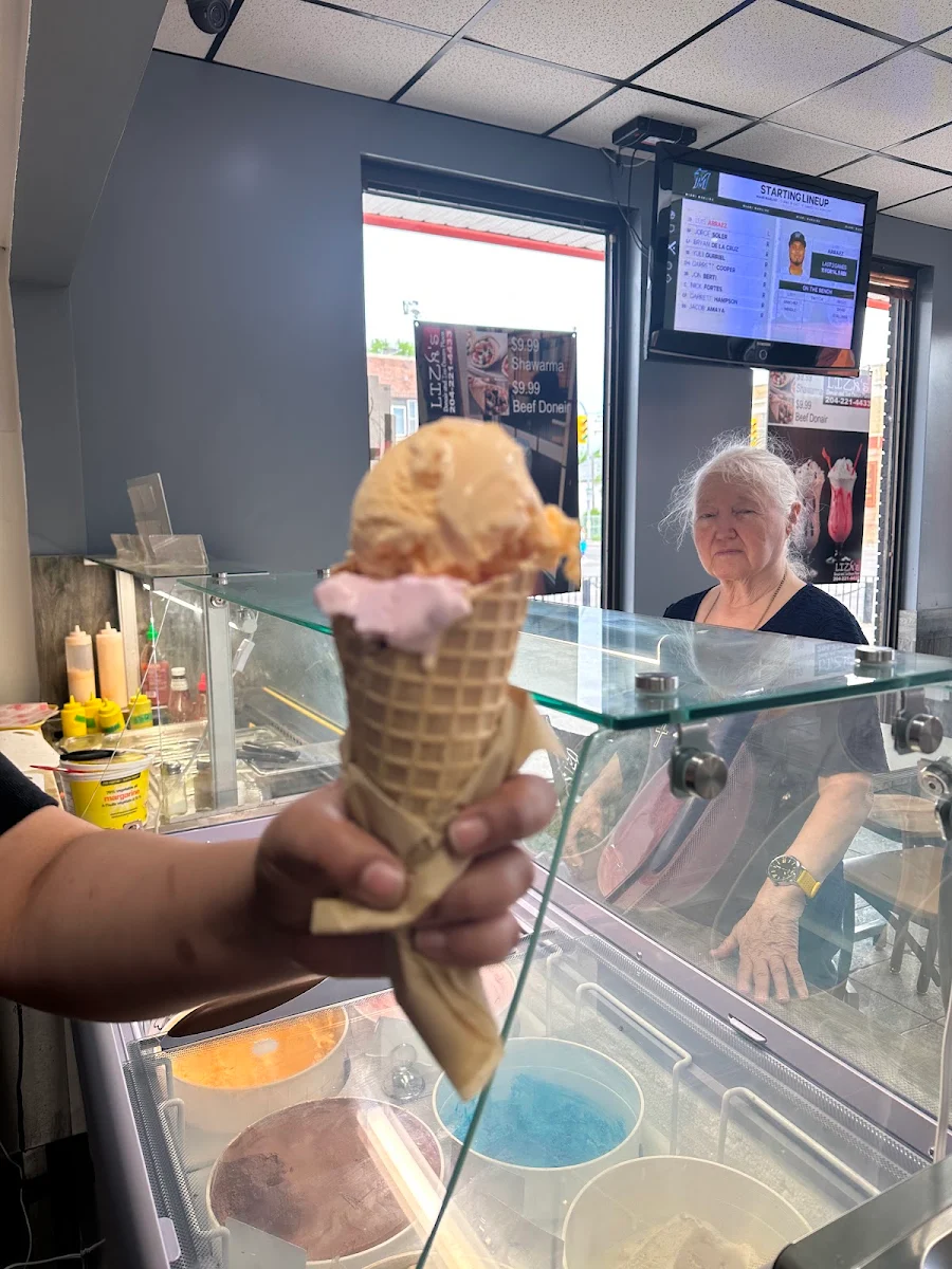 Highlights, Liza's Donair & Ice Cream Place