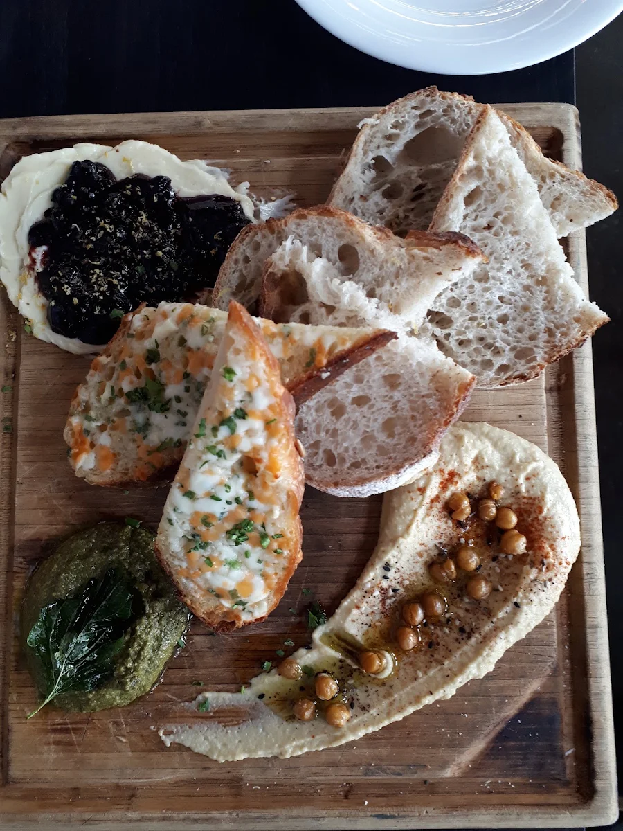 Bread Board, Bardō Guelph