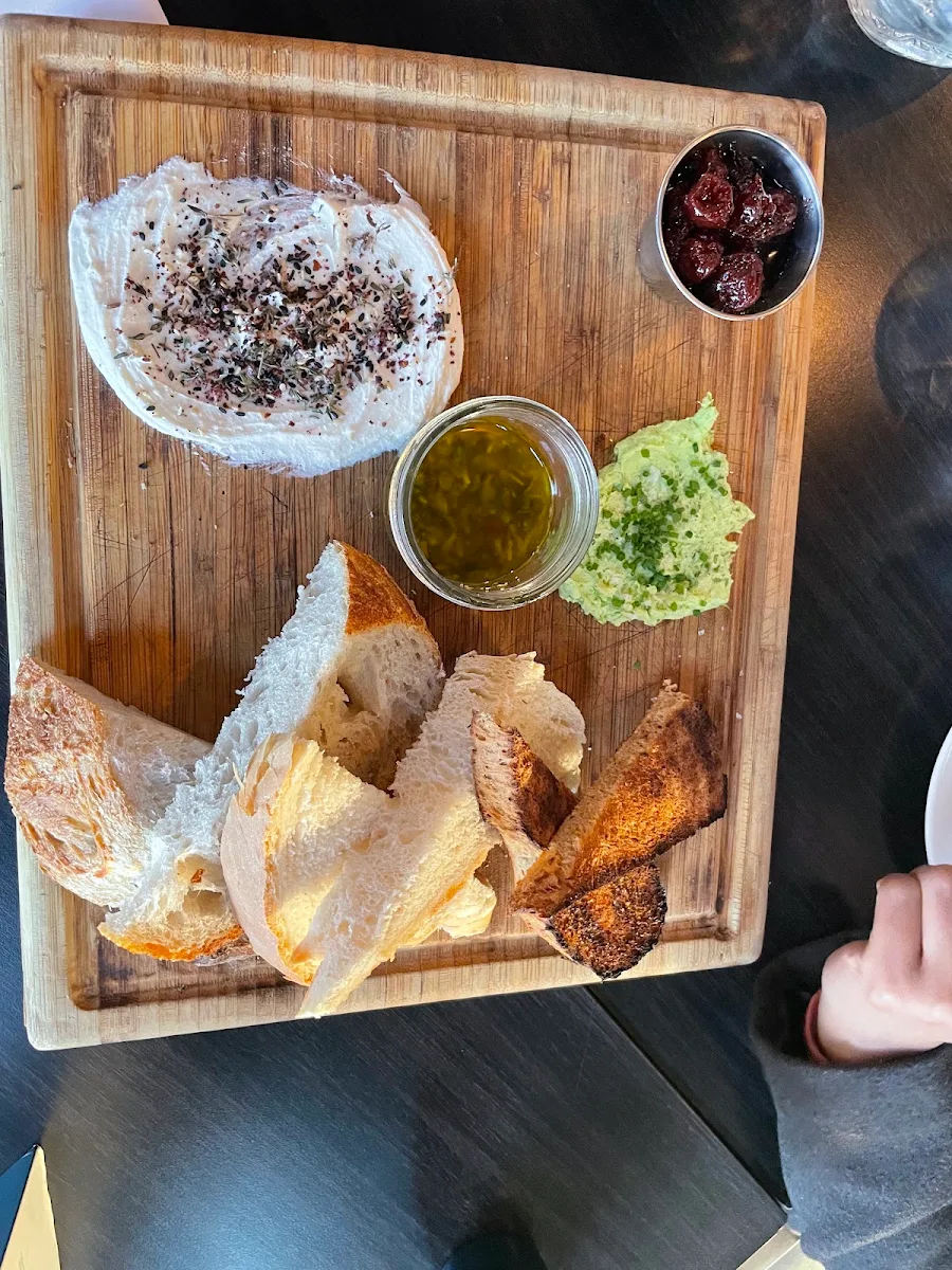 Bread Platter, Bardō Guelph