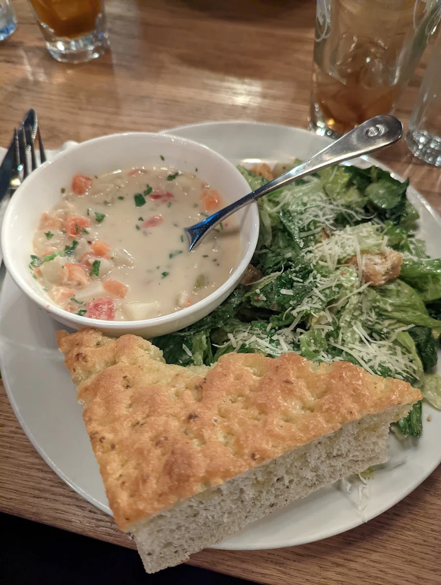 Earls Famous Clam Chowder Large